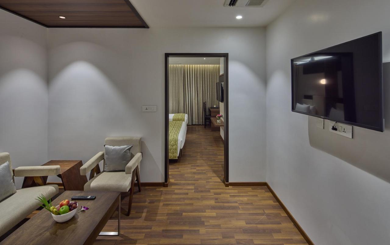 Grand Continent Hosur A Sarovar Portico Affiliate Hotel ภายนอก รูปภาพ