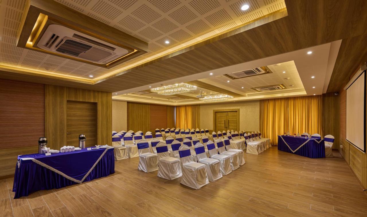 Grand Continent Hosur A Sarovar Portico Affiliate Hotel ภายนอก รูปภาพ
