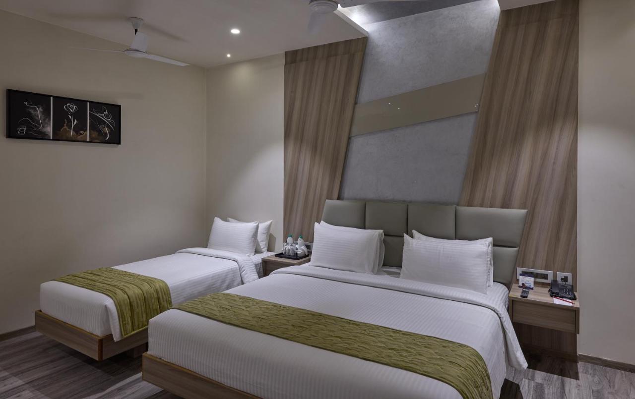 Grand Continent Hosur A Sarovar Portico Affiliate Hotel ภายนอก รูปภาพ