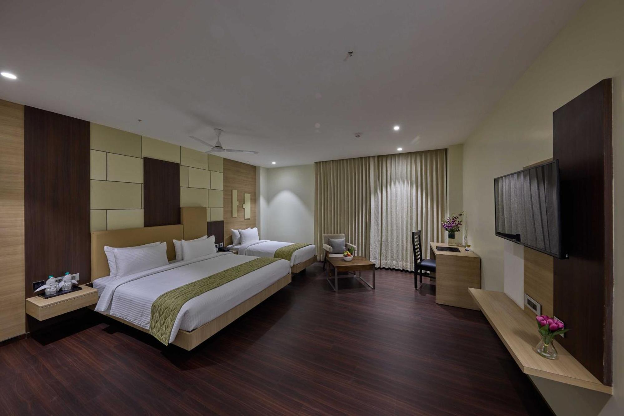 Grand Continent Hosur A Sarovar Portico Affiliate Hotel ภายนอก รูปภาพ
