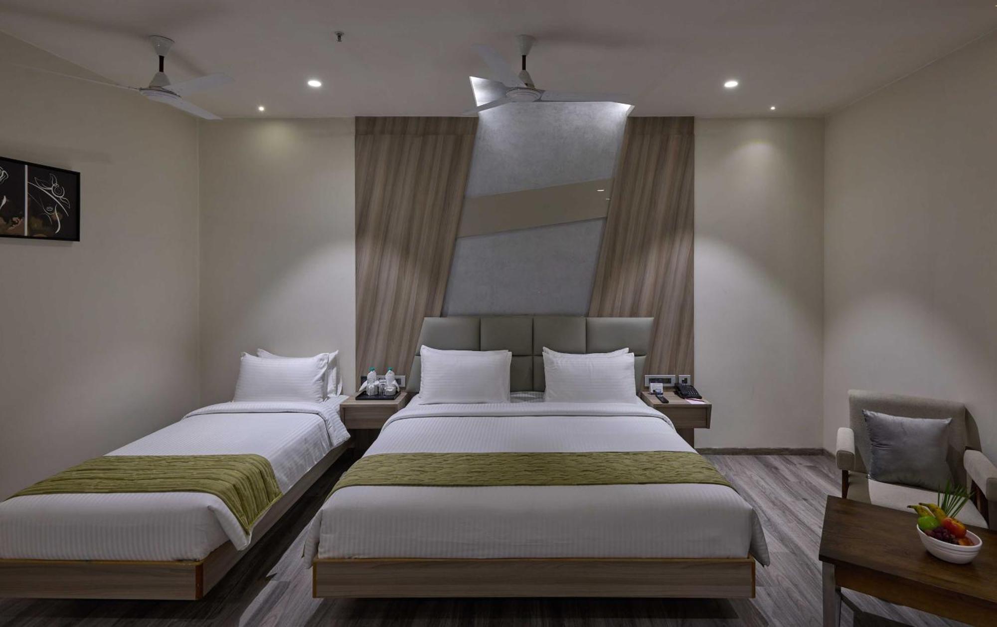 Grand Continent Hosur A Sarovar Portico Affiliate Hotel ภายนอก รูปภาพ