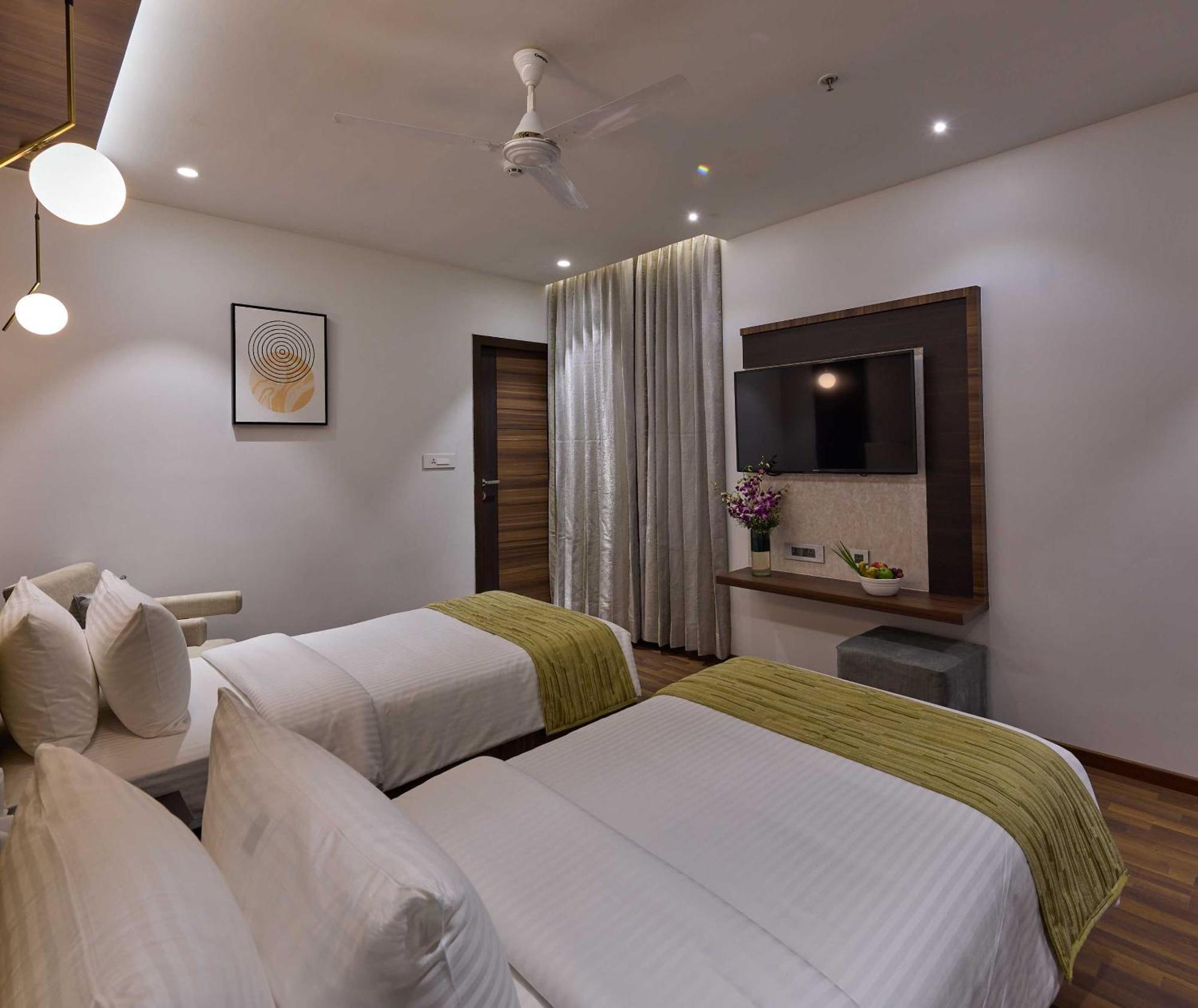 Grand Continent Hosur A Sarovar Portico Affiliate Hotel ภายนอก รูปภาพ
