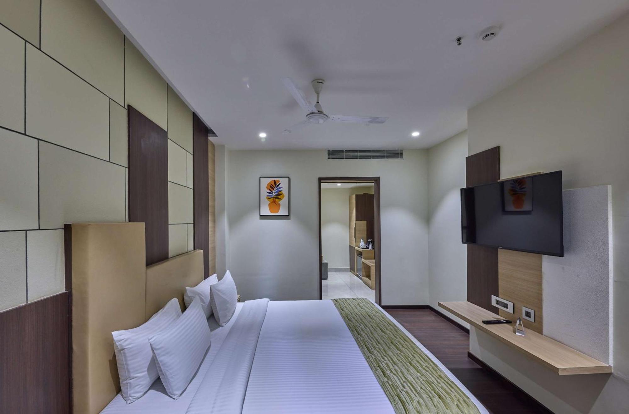Grand Continent Hosur A Sarovar Portico Affiliate Hotel ภายนอก รูปภาพ