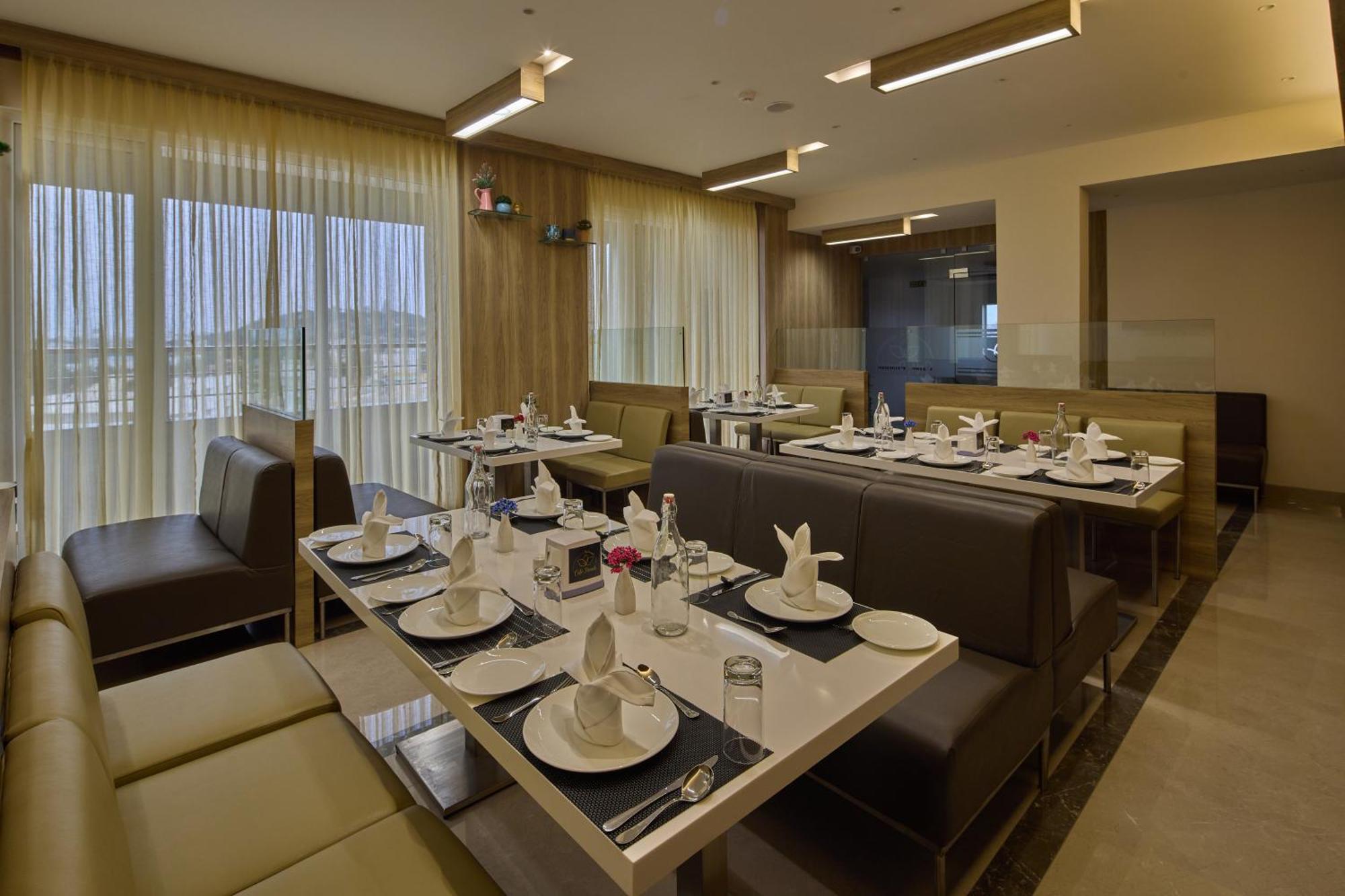 Grand Continent Hosur A Sarovar Portico Affiliate Hotel ภายนอก รูปภาพ