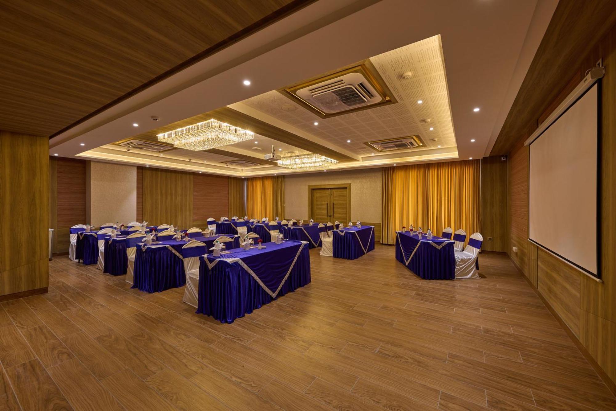 Grand Continent Hosur A Sarovar Portico Affiliate Hotel ภายนอก รูปภาพ