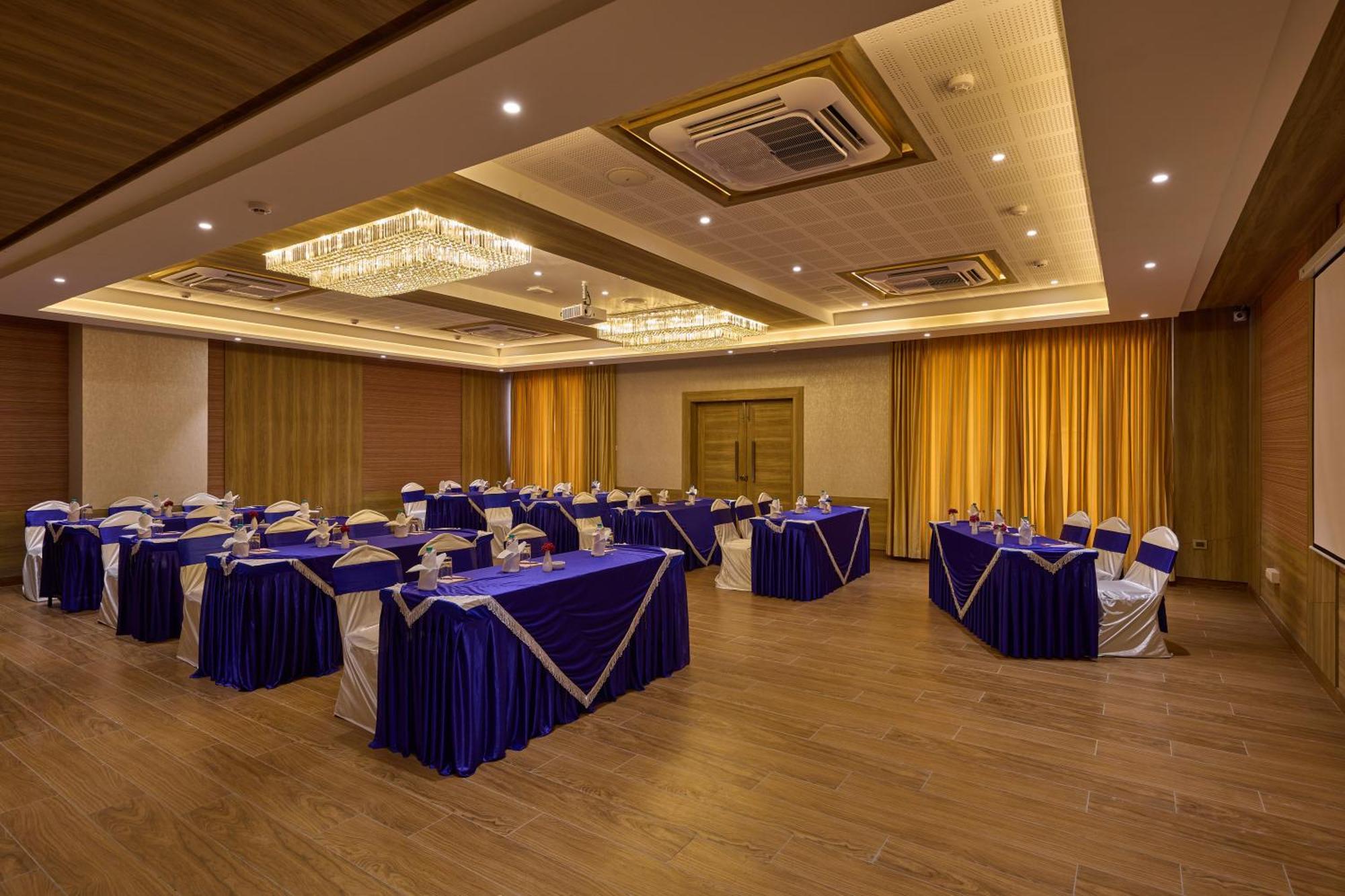 Grand Continent Hosur A Sarovar Portico Affiliate Hotel ภายนอก รูปภาพ