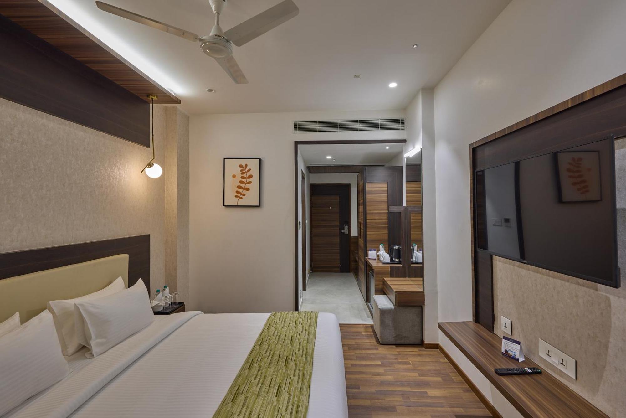 Grand Continent Hosur A Sarovar Portico Affiliate Hotel ภายนอก รูปภาพ
