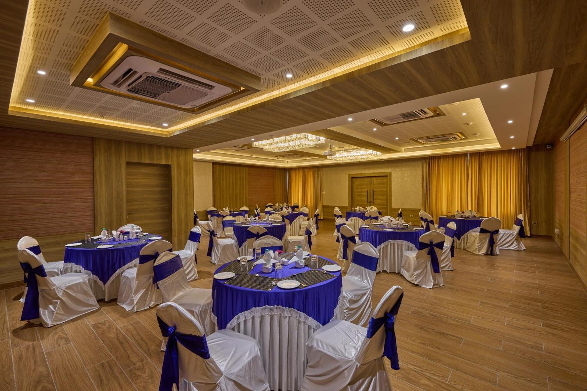 Grand Continent Hosur A Sarovar Portico Affiliate Hotel ภายนอก รูปภาพ