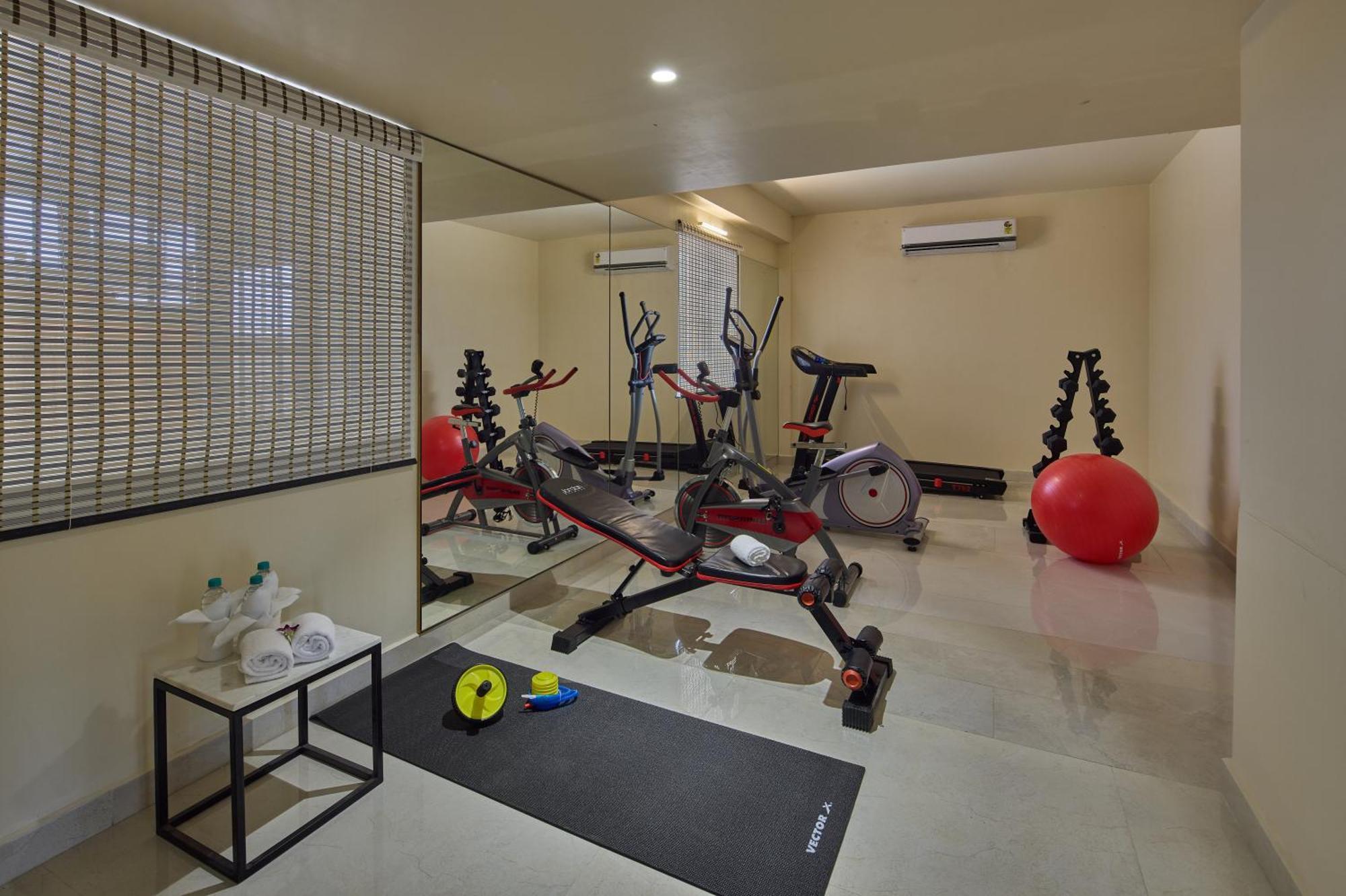 Grand Continent Hosur A Sarovar Portico Affiliate Hotel ภายนอก รูปภาพ