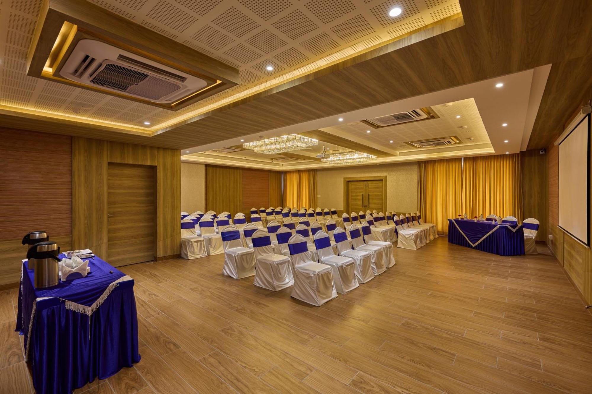 Grand Continent Hosur A Sarovar Portico Affiliate Hotel ภายนอก รูปภาพ