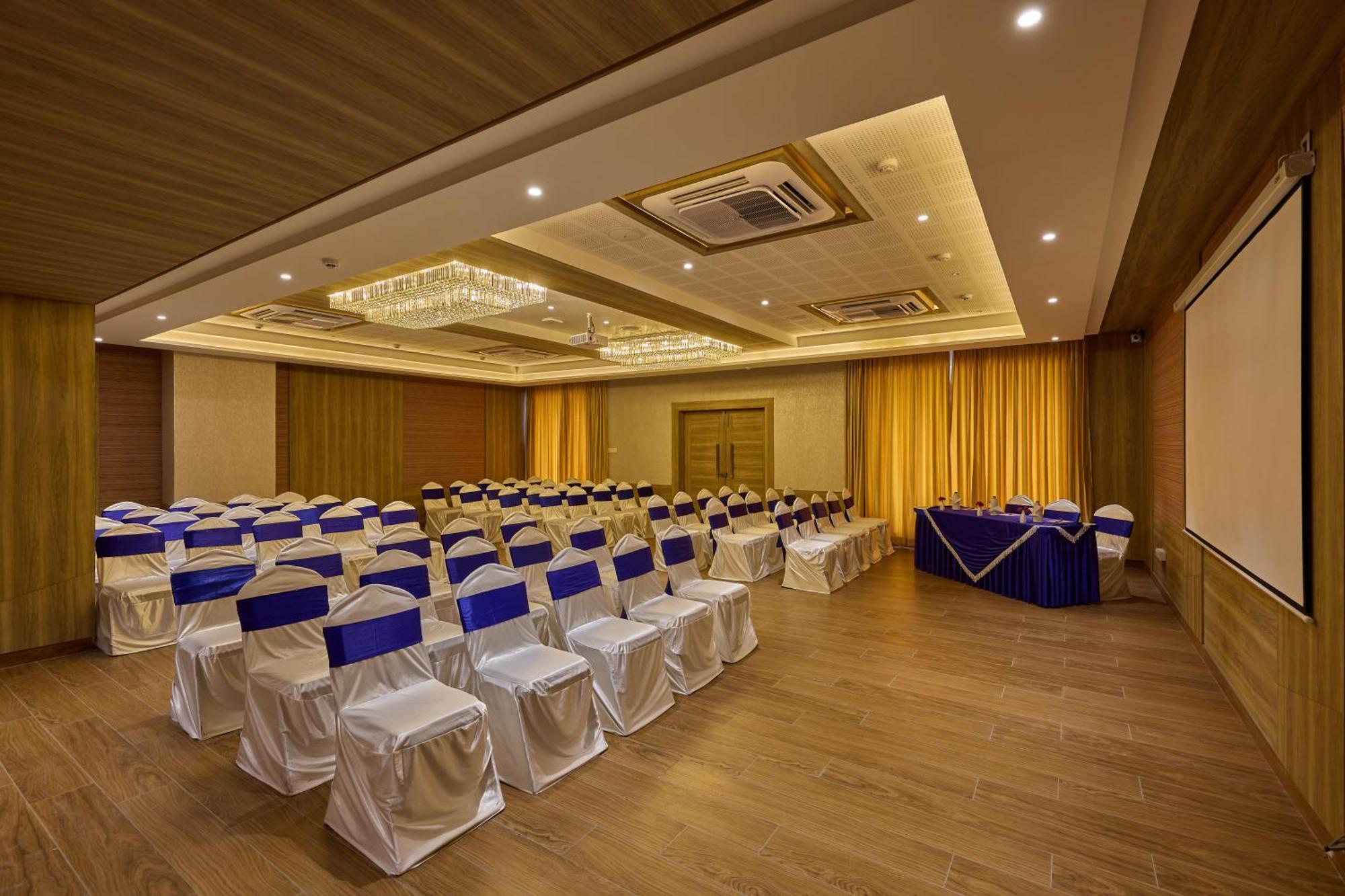 Grand Continent Hosur A Sarovar Portico Affiliate Hotel ภายนอก รูปภาพ