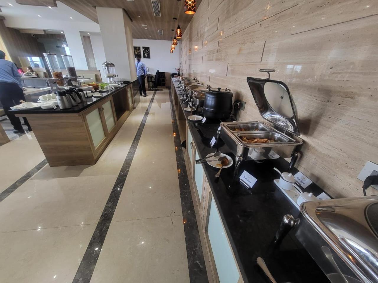 Grand Continent Hosur A Sarovar Portico Affiliate Hotel ภายนอก รูปภาพ