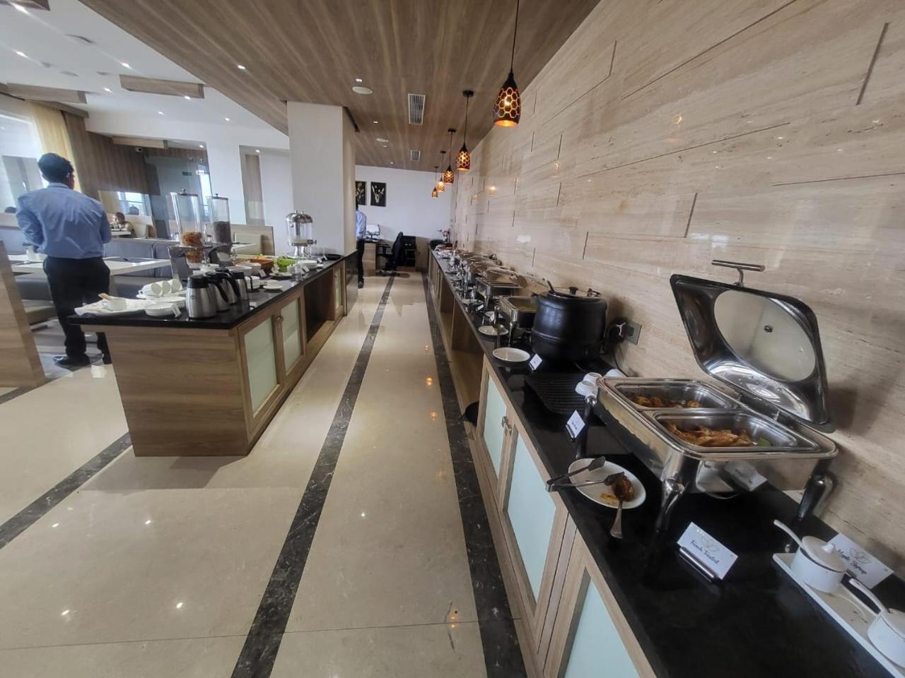 Grand Continent Hosur A Sarovar Portico Affiliate Hotel ภายนอก รูปภาพ