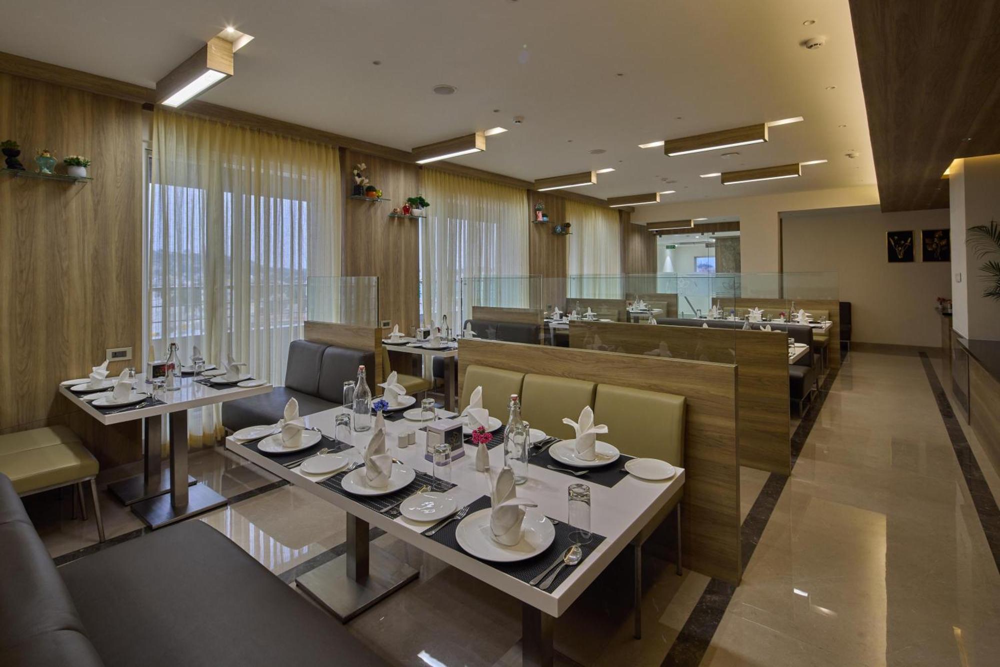 Grand Continent Hosur A Sarovar Portico Affiliate Hotel ภายนอก รูปภาพ