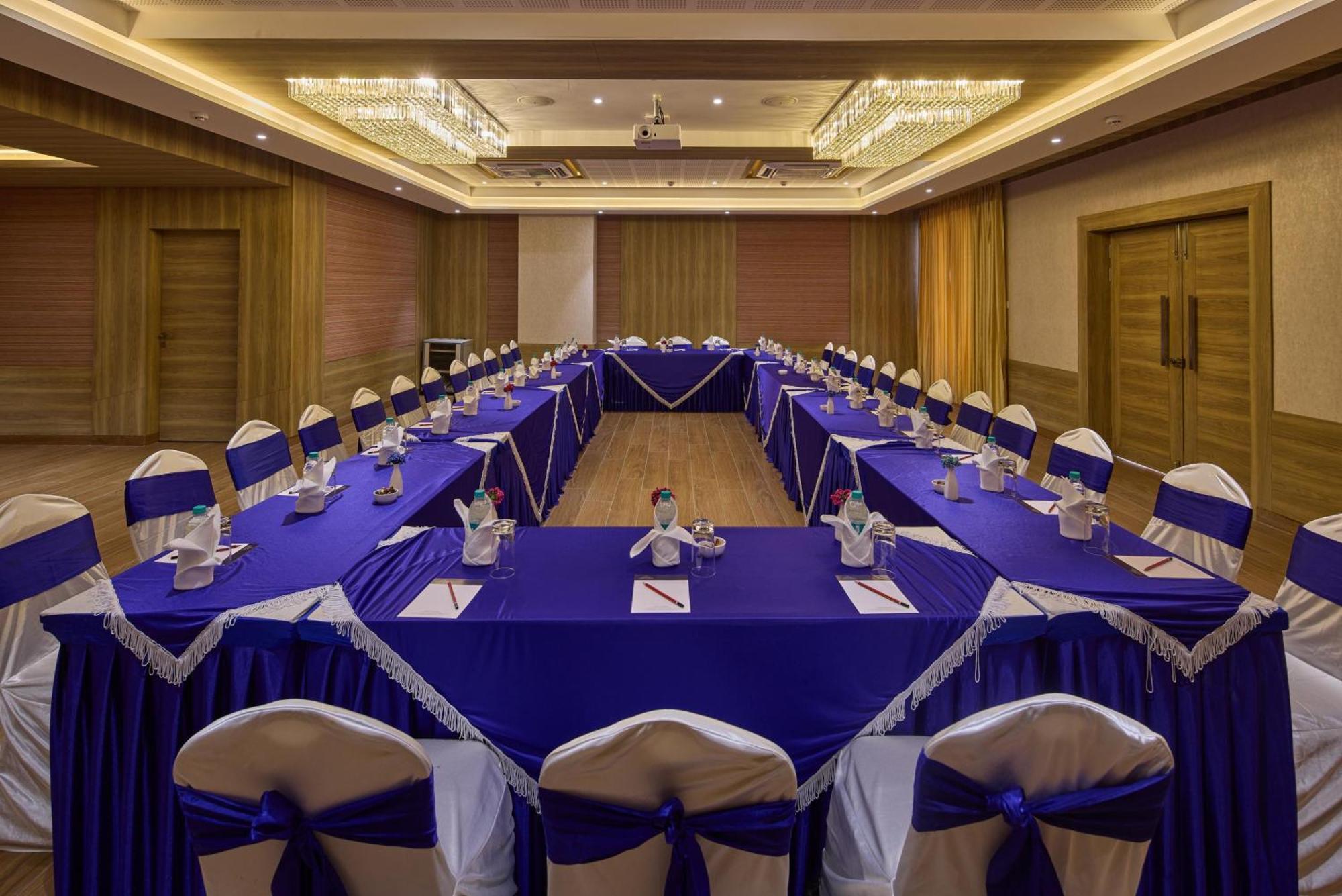 Grand Continent Hosur A Sarovar Portico Affiliate Hotel ภายนอก รูปภาพ